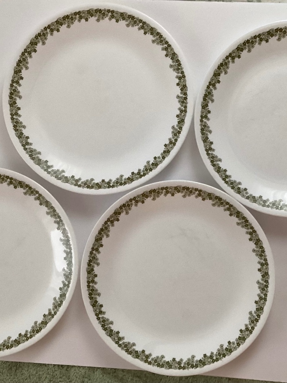 Set of 4 Vintage Corelle Spring Blossom Green Crazy Daisy 10.25” Dinner Plates